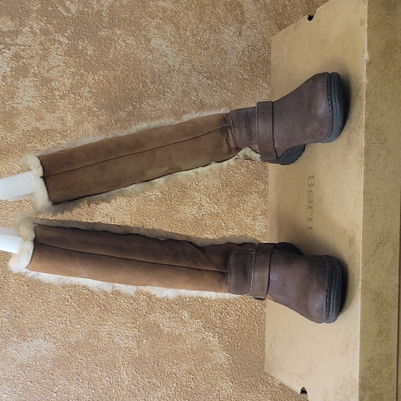 Boots - Picture 3 of 4